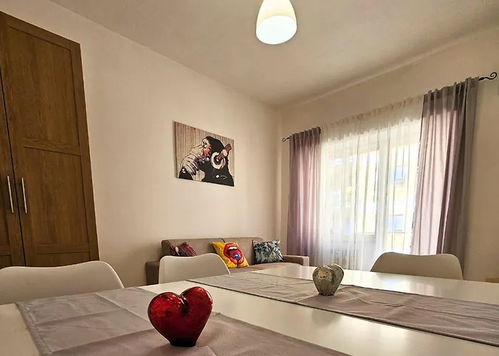 Urban Street Apartment Rom