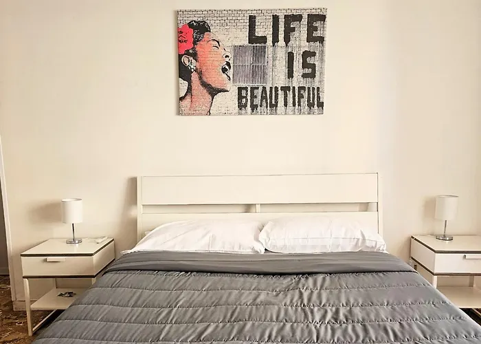 Urban Street Apartment *