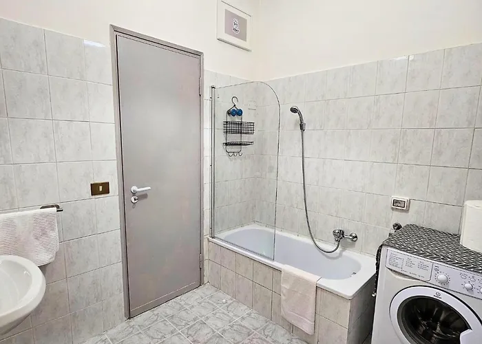 Urban Street Apartment *